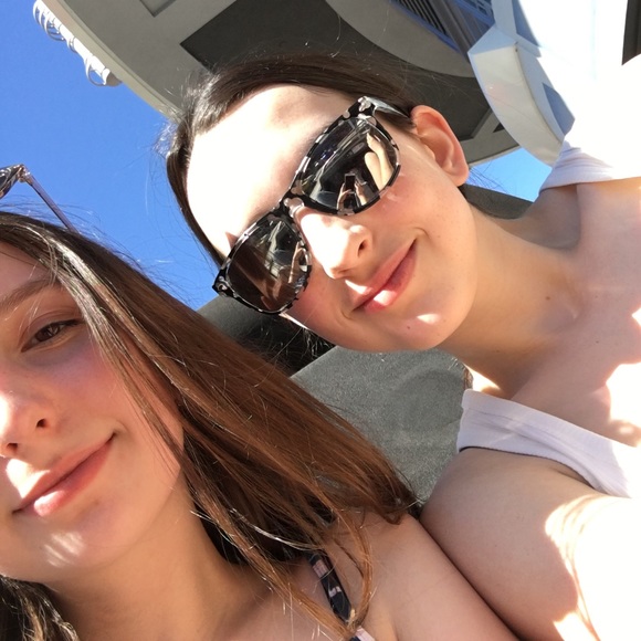 Meet your Posher, Madison - Picture 1 of 1